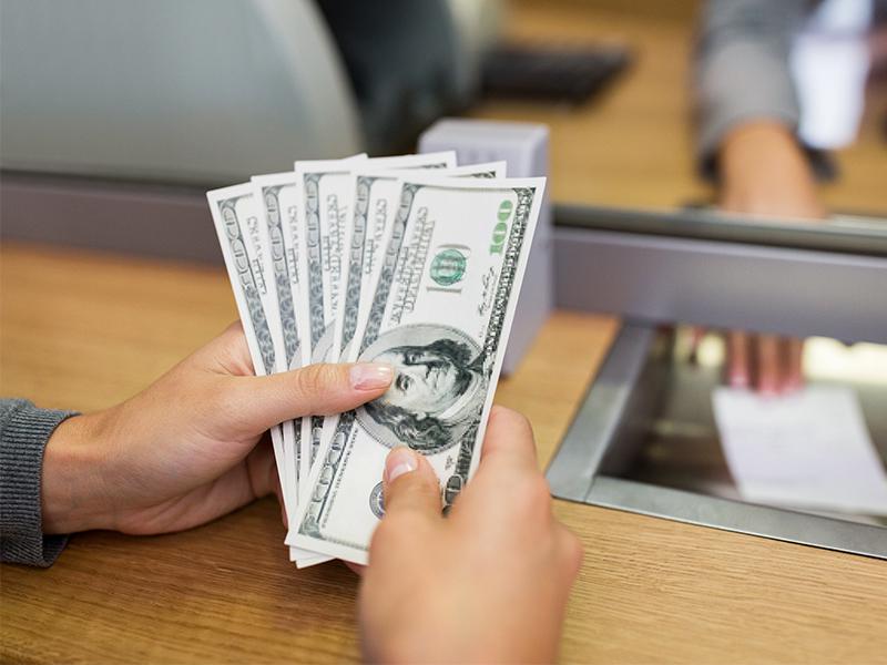 丰田(TM.US)本田(HMC.US)面临政策挑战：125亿美元汽车关税悬而未决，涨价决策风险重重